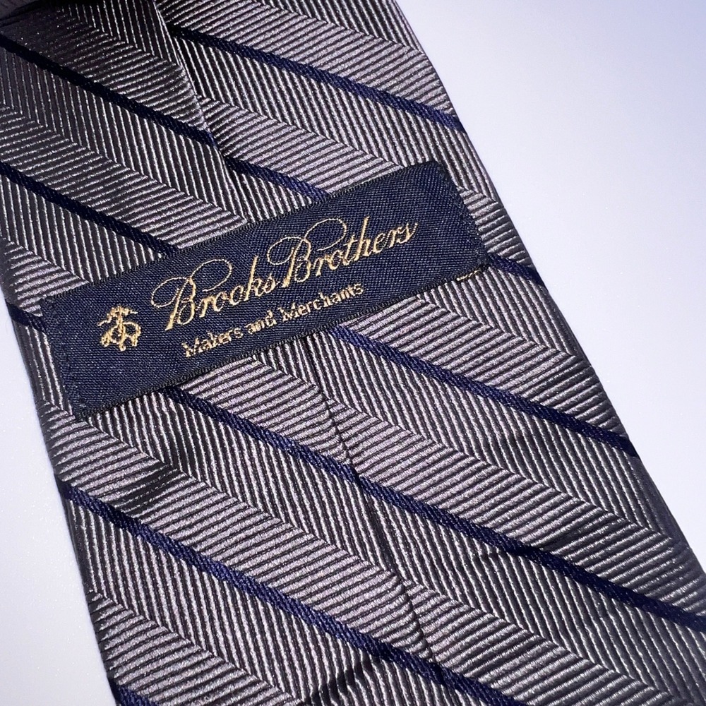 Brooks Brothers Men's Necktie Bundle 100% Silk Striped & Solid Burgundy Academia - Picture 7 of 8
